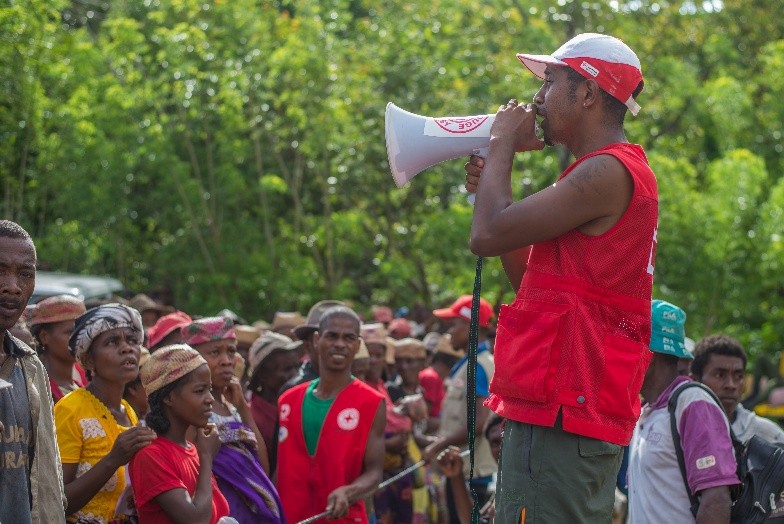 Madagascar, 2022. Distribution of water, sanitation and hygiene (WASH) kits, shelter materials and cash to people affected by Cyclones Batsirai and Emnati in the rural commune of Sandrohy. A total of 809 households benefited from this aid. © IFRC, Malagasy Red Cross Society.